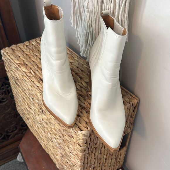 Marc Fisher Mloshay White Leather Pointy Toe Block Heel Boots 7.5 - Picture 1 of 14